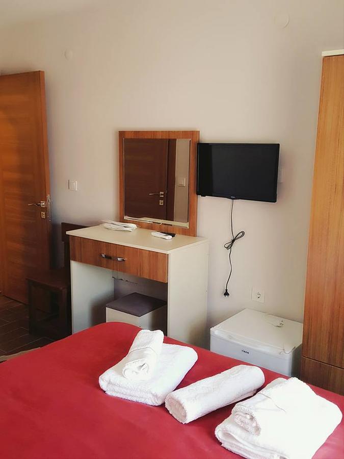 Deniz Hotel Yenifoca Buitenkant foto