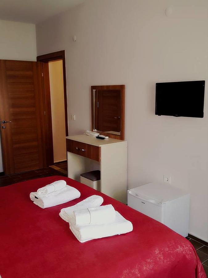 Deniz Hotel Yenifoca Buitenkant foto