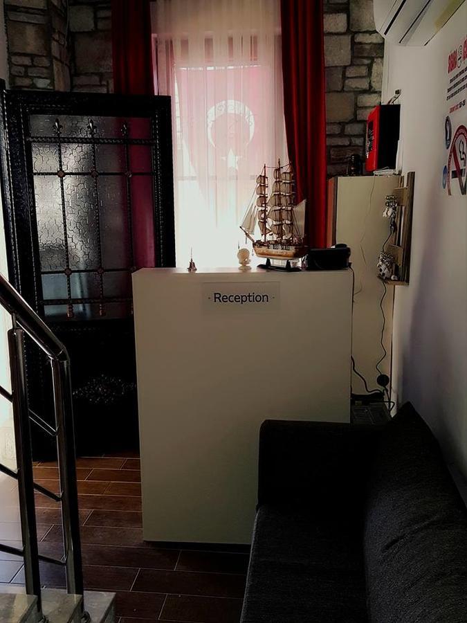 Deniz Hotel Yenifoca Buitenkant foto