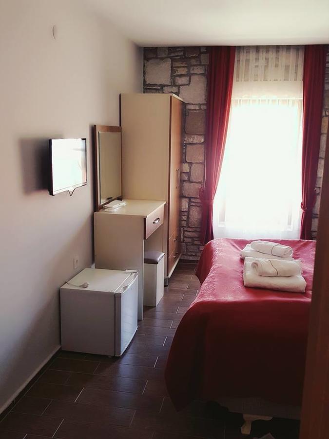 Deniz Hotel Yenifoca Buitenkant foto