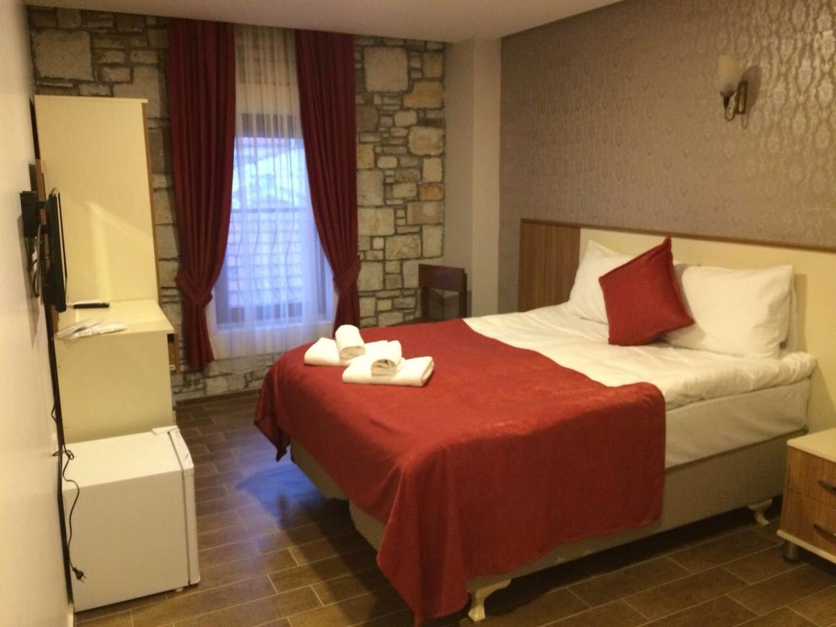 Deniz Hotel Yenifoca Buitenkant foto