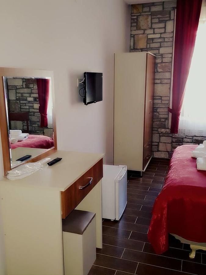 Deniz Hotel Yenifoca Buitenkant foto