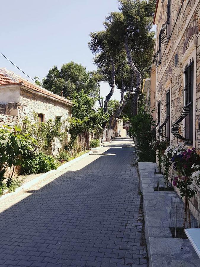 Deniz Hotel Yenifoca Buitenkant foto
