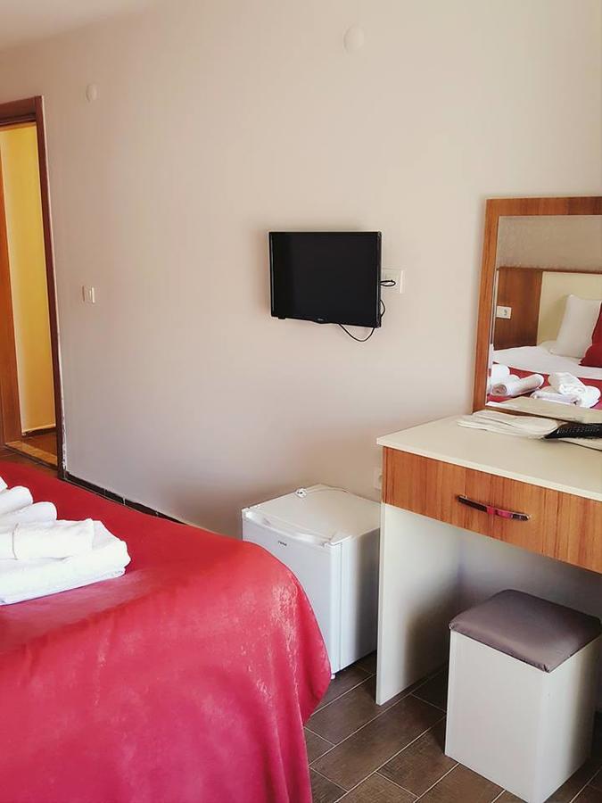 Deniz Hotel Yenifoca Buitenkant foto